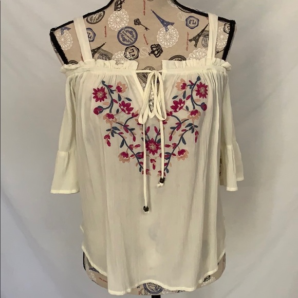 Altar'd State Tops - 🔥 3/$10 🆕 Altar’d State Embroidered Blouse Sz S